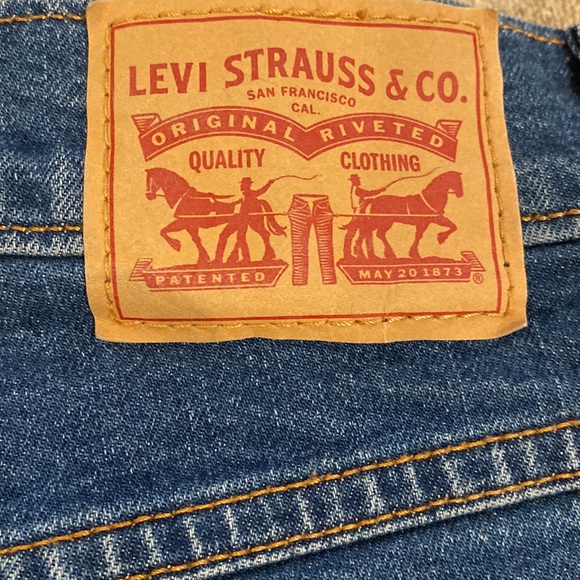 Womens Levi’s the mom jean high waisted button fly like new 80’s tapered ankle - Picture 8 of 11